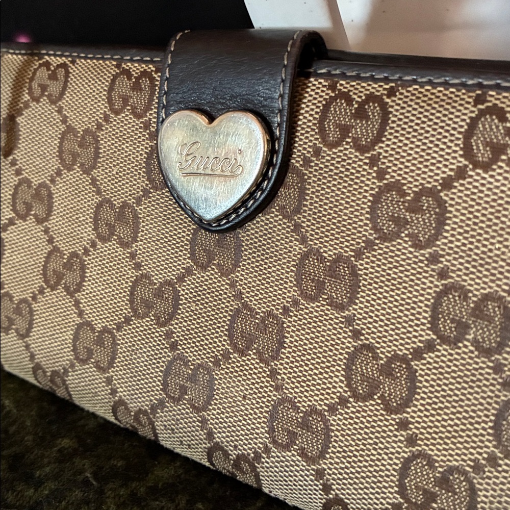 Vintage Gucci Heart Wallet - Picture 5 of 15